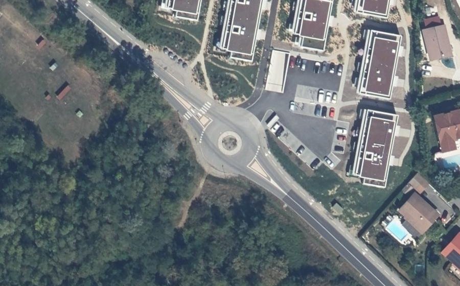 Vue aérienne du Rond-point anonyme n°931109528