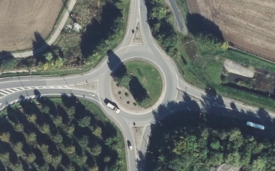 Vue aérienne du Rond-point anonyme n°93114765