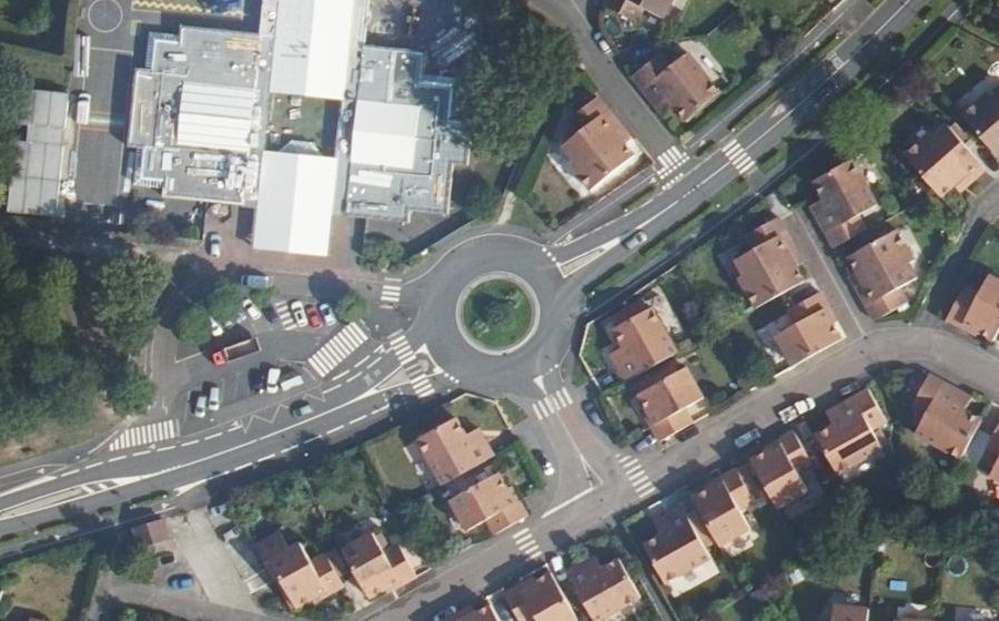 Vue aérienne du Rond-point anonyme n°93128841