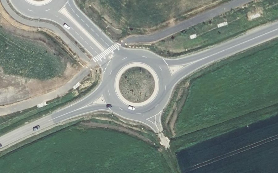 Vue aérienne du Rond-point anonyme n°931405161