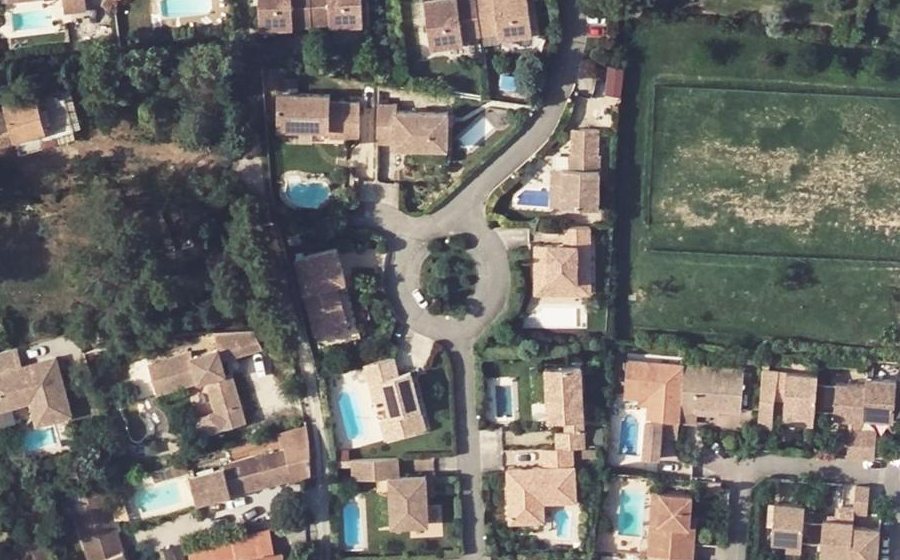 Vue aérienne du Rond-point anonyme n°93141295