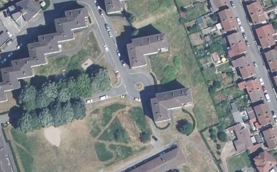 Vue aérienne du Rond-point anonyme n°931673588