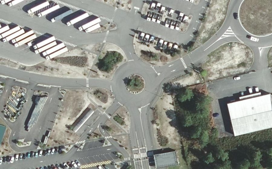 Vue aérienne du Rond-point anonyme n°931703095