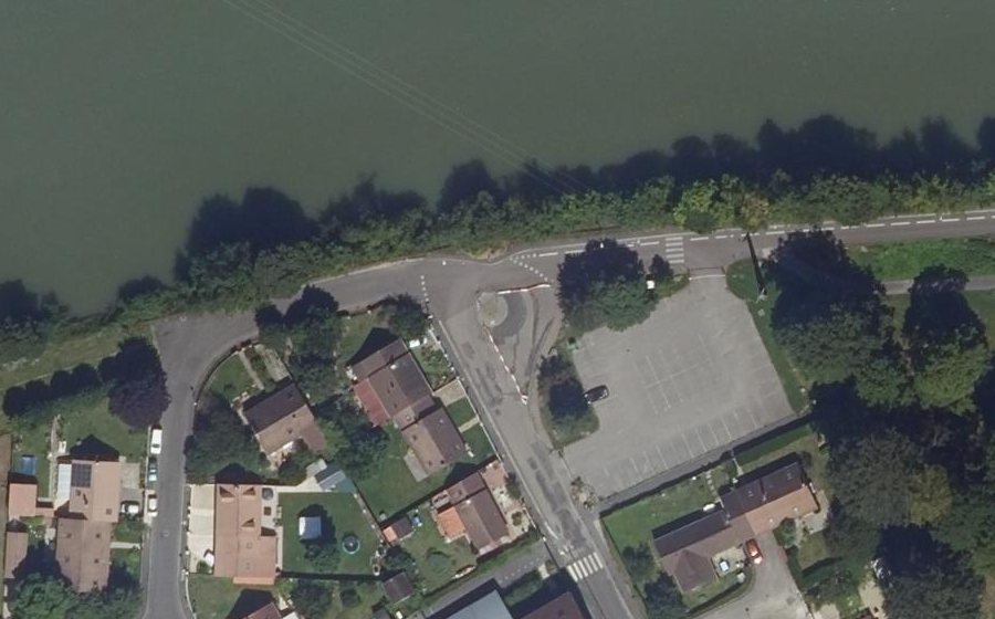Vue aérienne du Rond-point anonyme n°931798892