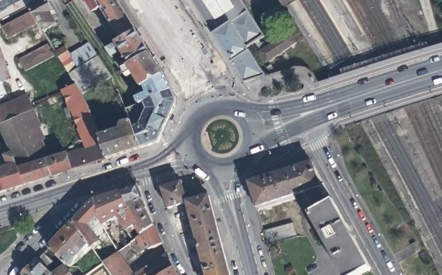 Vue aérienne du Rond-point anonyme n°931800639