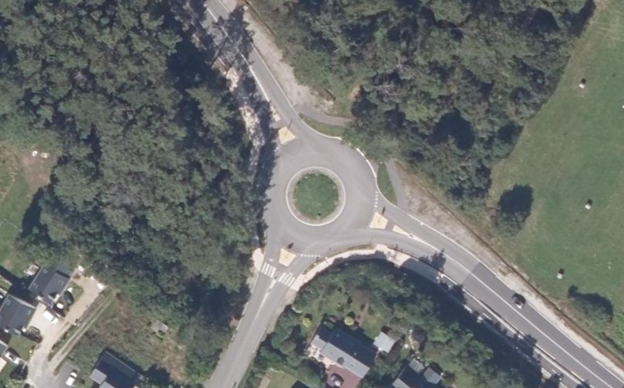 Vue aérienne du Rond-point anonyme n°931843213
