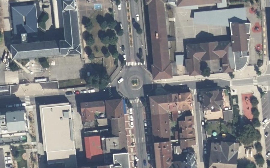 Vue aérienne du Rond-point anonyme n°931929944