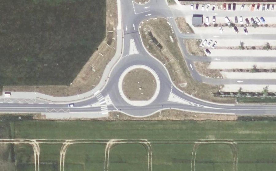 Vue aérienne du Rond-point anonyme n°931951089