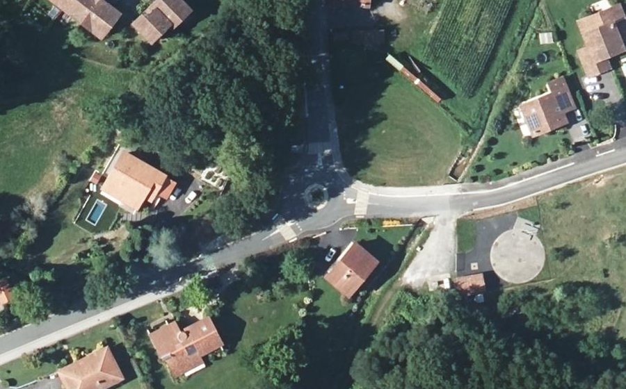 Vue aérienne du Rond-point anonyme n°932091726