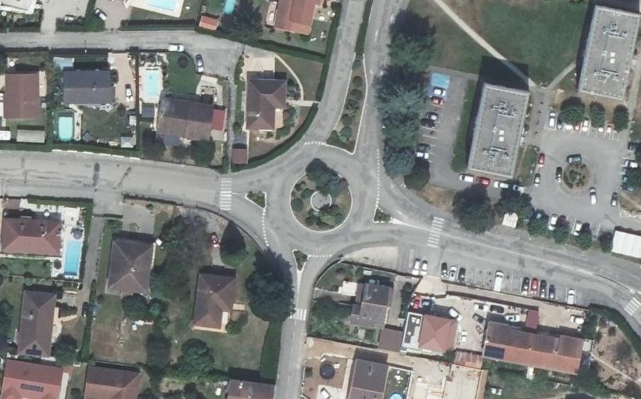 Vue aérienne du Rond-point anonyme n°93248572