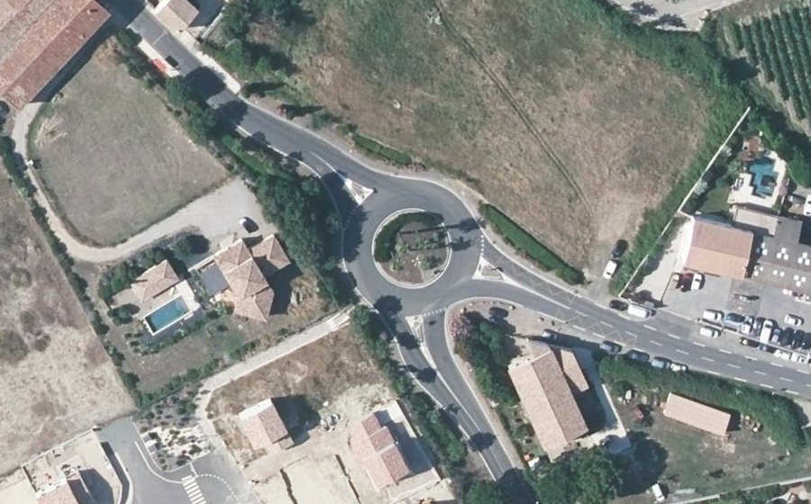 Vue aérienne du Rond-point anonyme n°93249266