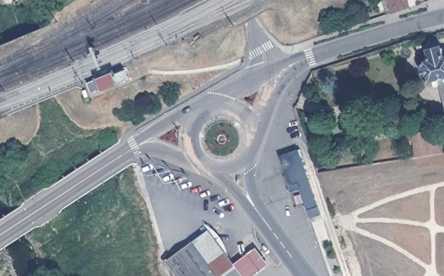 Vue aérienne du Rond-point anonyme n°9325931
