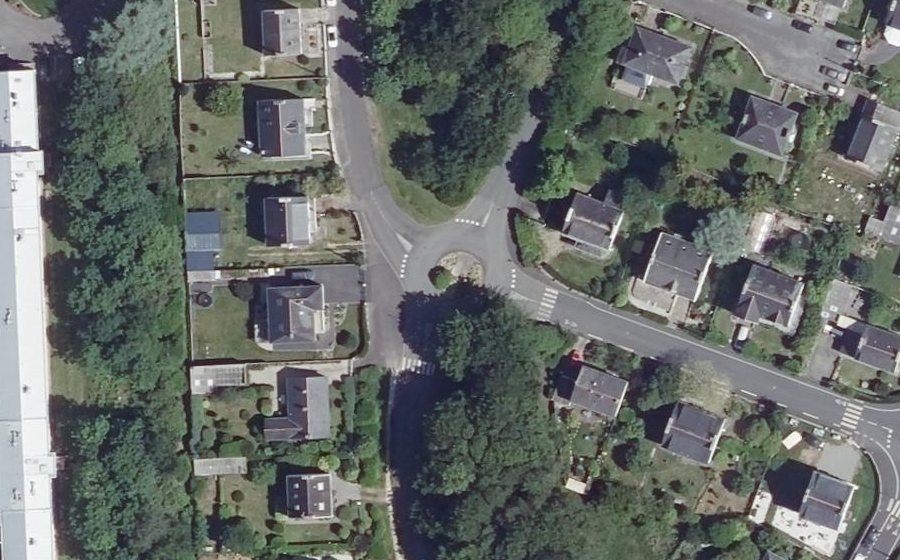 Vue aérienne du Rond-point anonyme n°93266778