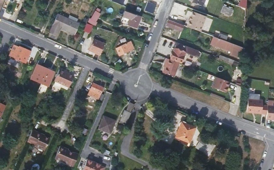 Vue aérienne du Rond-point anonyme n°932752602