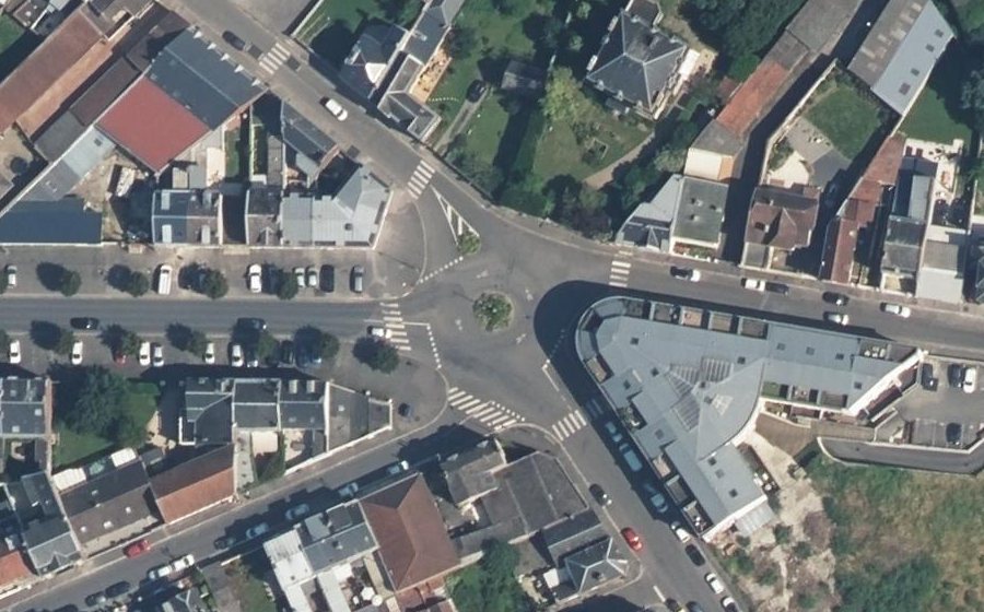 Vue aérienne du Rond-point anonyme n°93284221