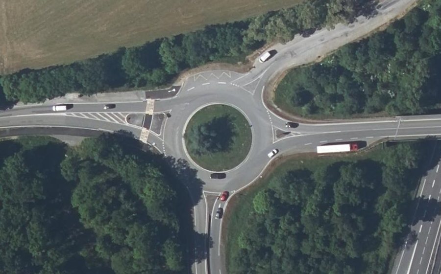 Vue aérienne du Rond-point anonyme n°93304606