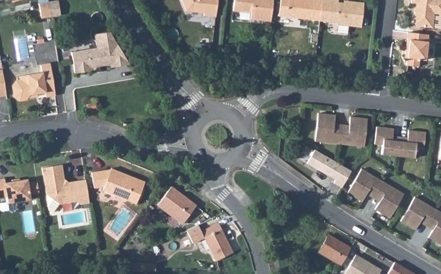 Vue aérienne du Rond-point anonyme n°93305147