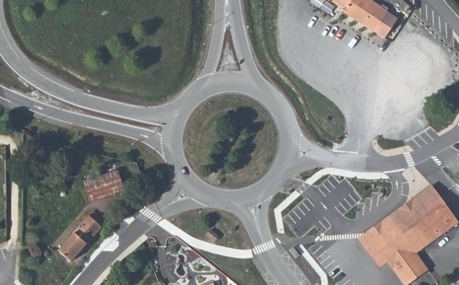 Vue aérienne du Rond-point anonyme n°93308830