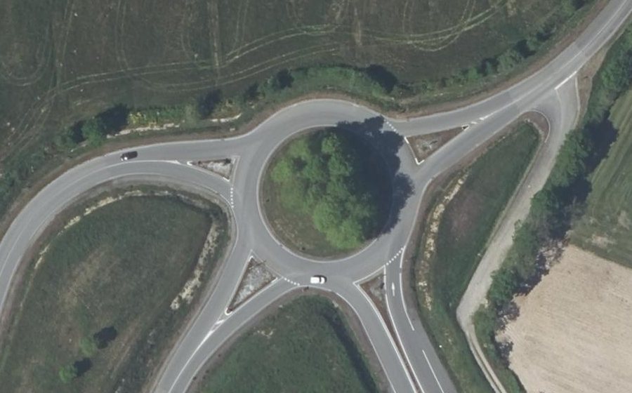 Vue aérienne du Rond-point anonyme n°93308831