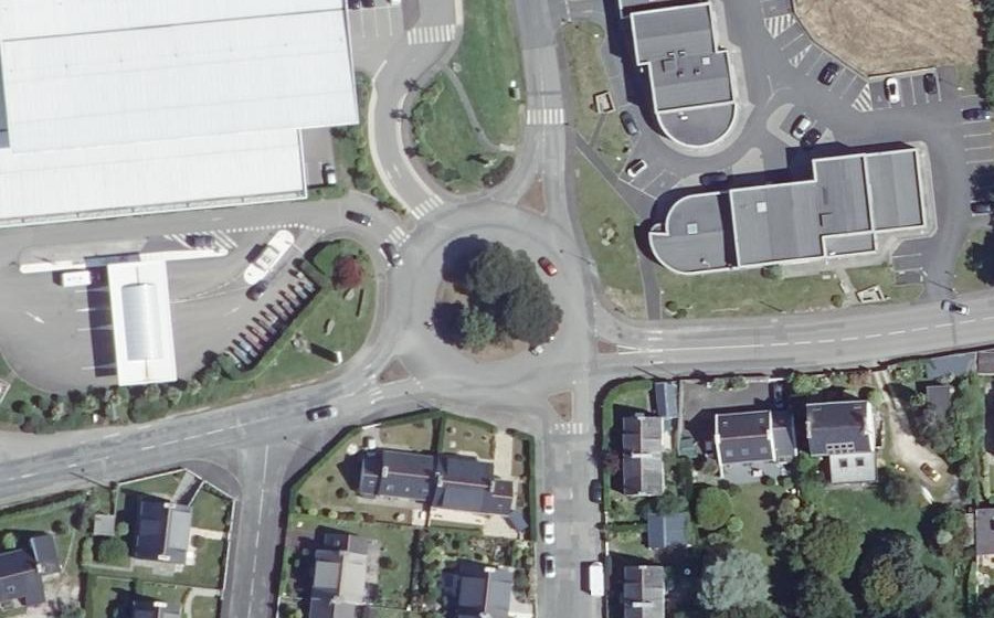 Vue aérienne du Rond-point anonyme n°93323984
