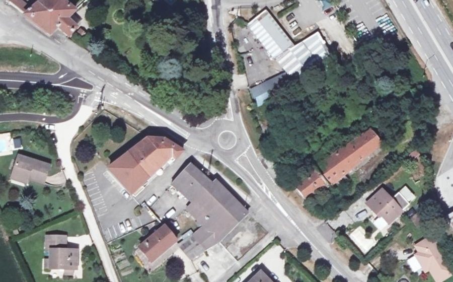 Vue aérienne du Rond-point anonyme n°933557030