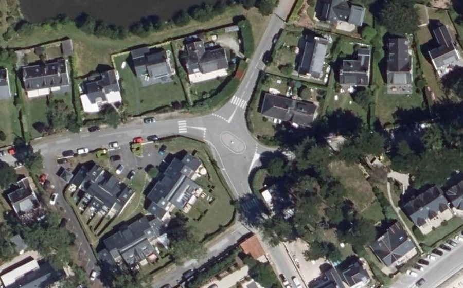 Vue aérienne du Rond-point anonyme n°933763600