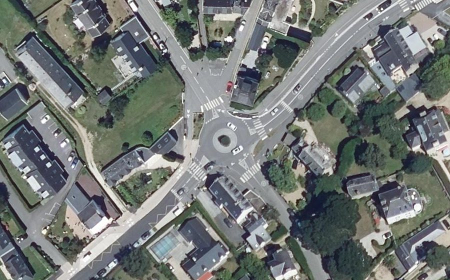 Vue aérienne du Rond-point anonyme n°933763605