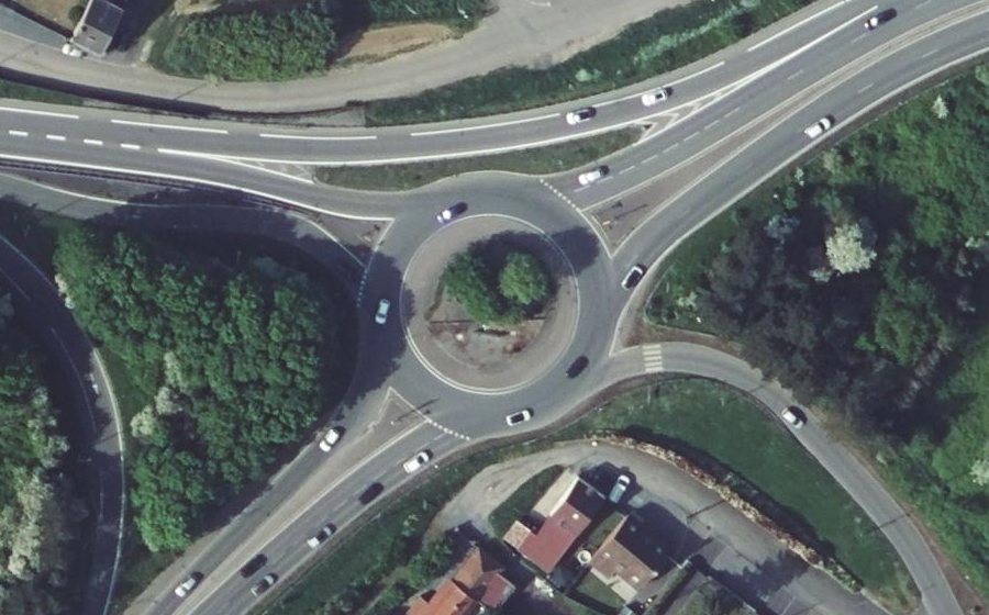Vue aérienne du Rond-point anonyme n°933821778