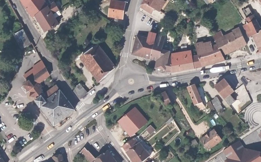Vue aérienne du Rond-point anonyme n°93446817