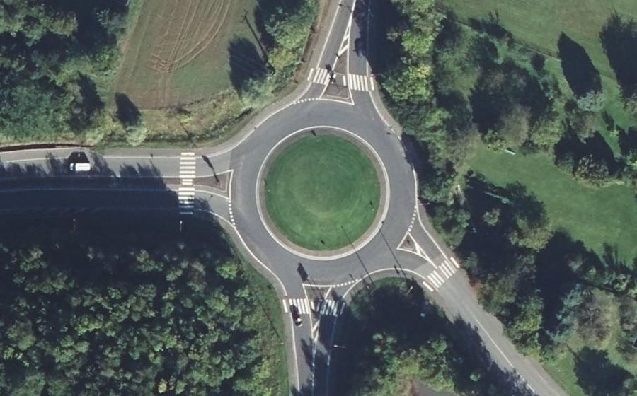 Vue aérienne du Rond-point anonyme n°93453129