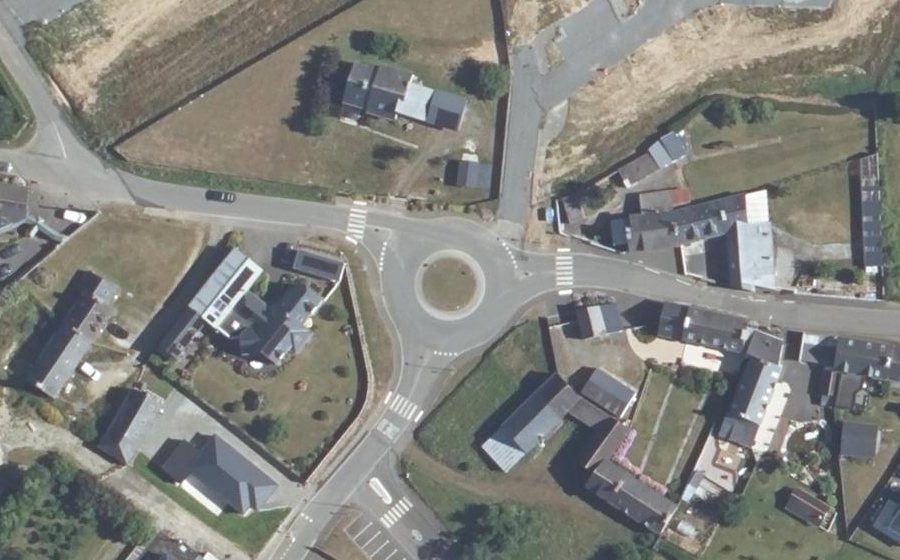 Vue aérienne du Rond-point anonyme n°934535836