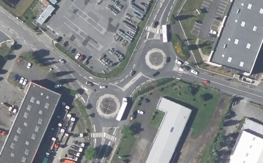 Vue aérienne du Rond-point anonyme n°934548572