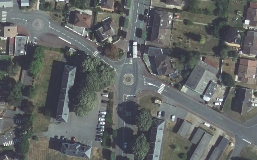 Vue aérienne du Rond-point anonyme n°9346048