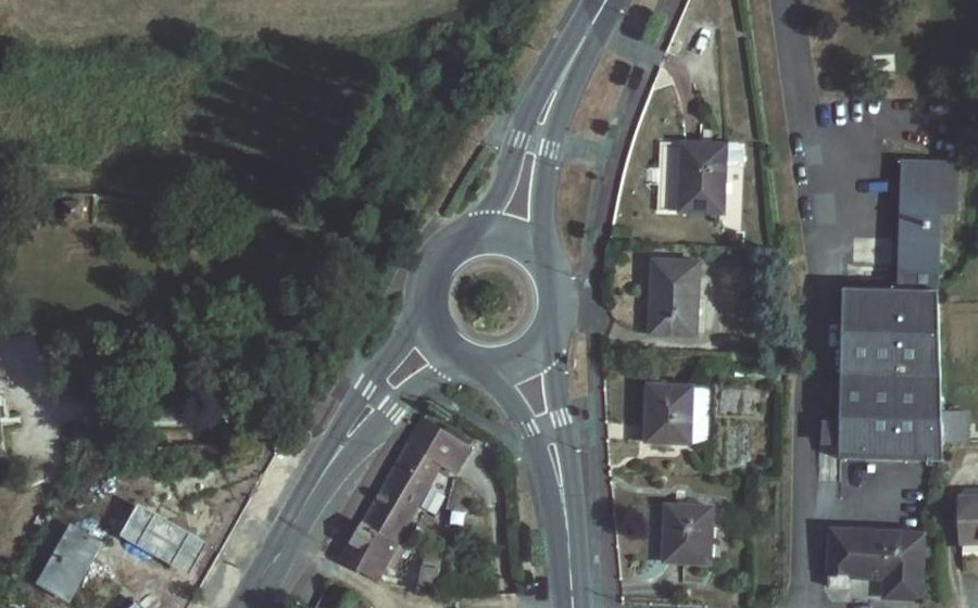 Vue aérienne du Rond-point anonyme n°9346074