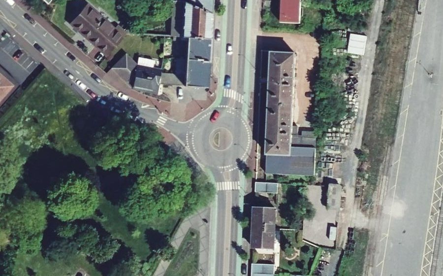 Vue aérienne du Rond-point anonyme n°934633401