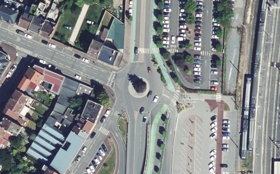 Vue aérienne du Rond-point anonyme n°934633406