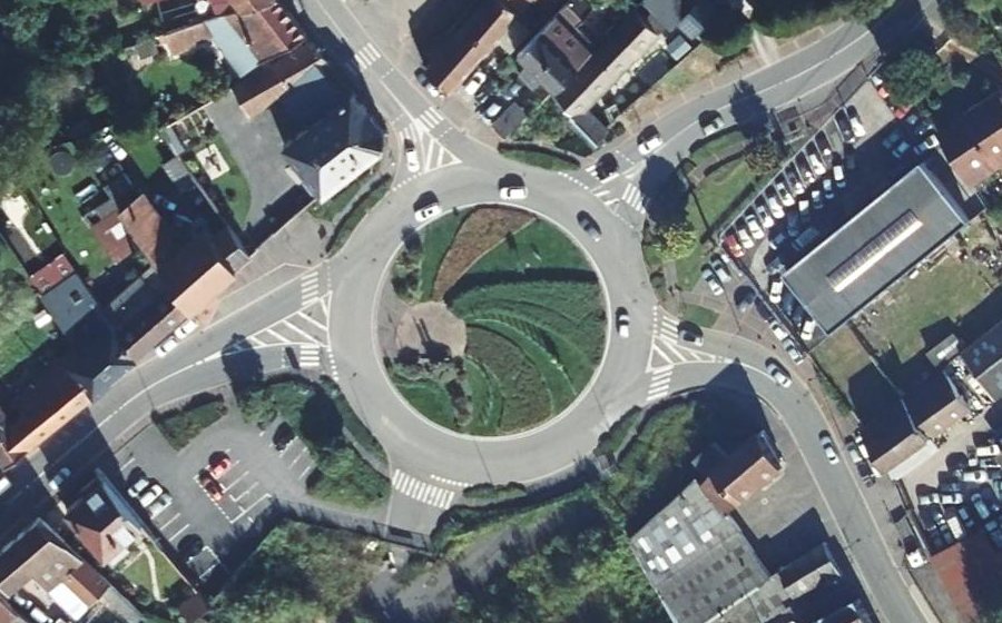 Vue aérienne du Rond-point anonyme n°93464971