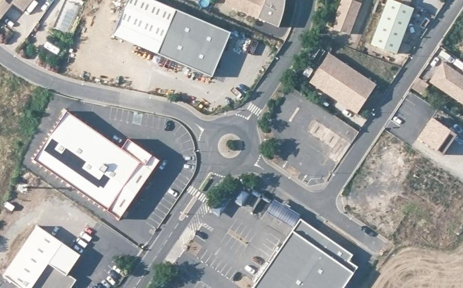 Vue aérienne du Rond-point anonyme n°93493151