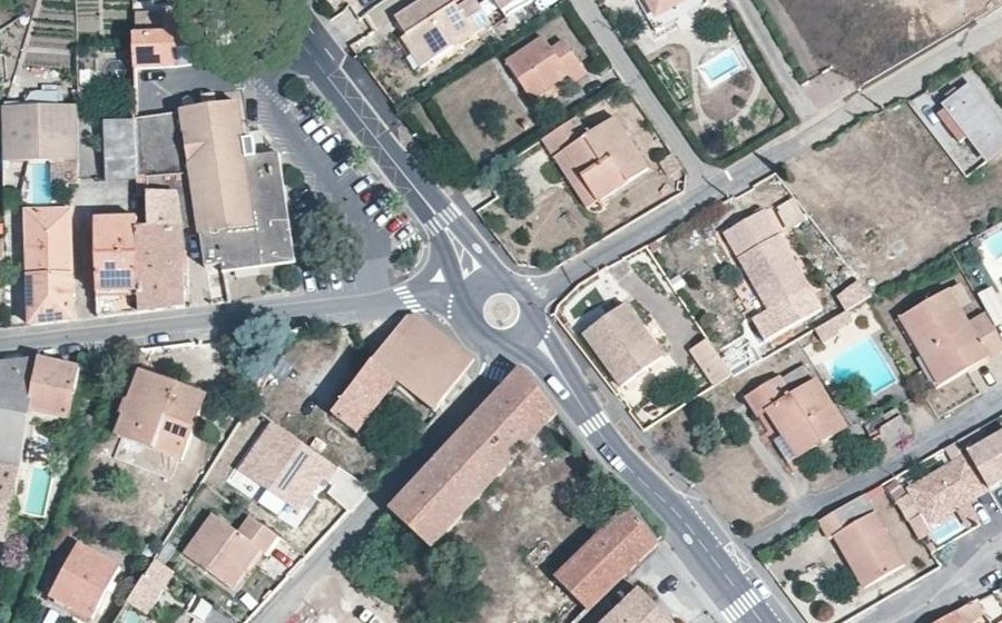 Vue aérienne du Rond-point anonyme n°93493162