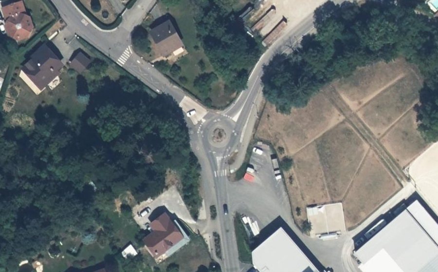 Vue aérienne du Rond-point anonyme n°934933485
