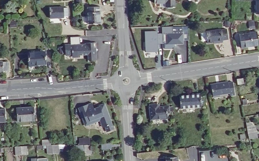 Vue aérienne du Rond-point anonyme n°93494691