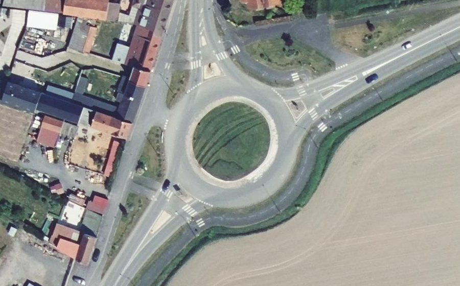 Vue aérienne du Rond-point anonyme n°935000258