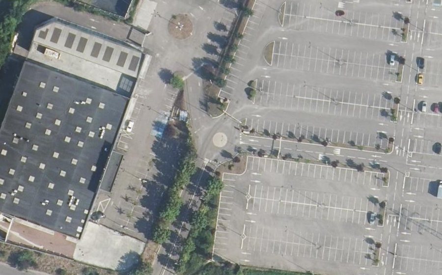 Vue aérienne du Rond-point anonyme n°93508614