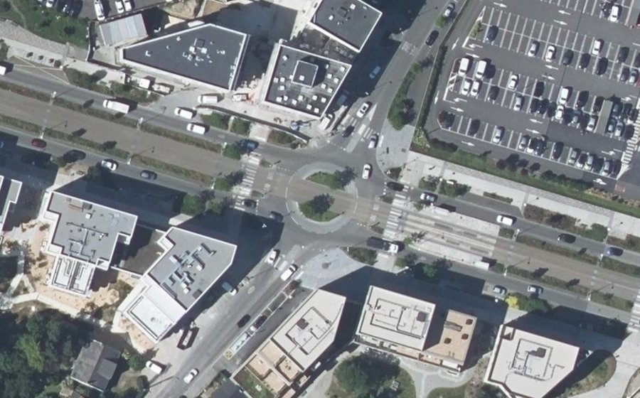 Vue aérienne du Rond-point anonyme n°935106553