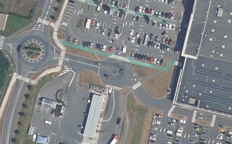 Vue aérienne du Rond-point anonyme n°935334070
