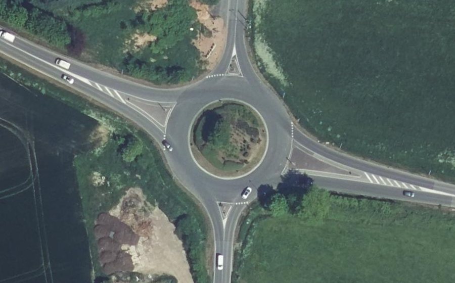 Vue aérienne du Rond-point anonyme n°935407551
