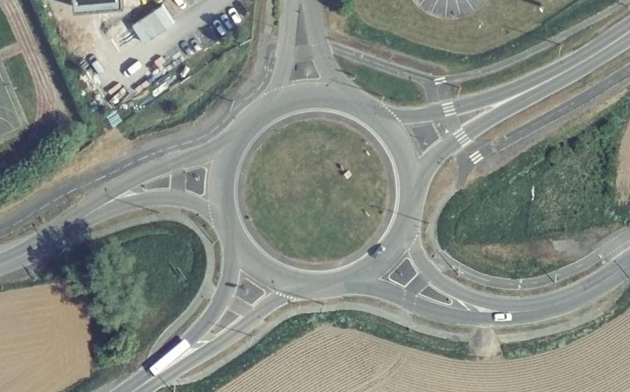Vue aérienne du Rond-point anonyme n°935407553