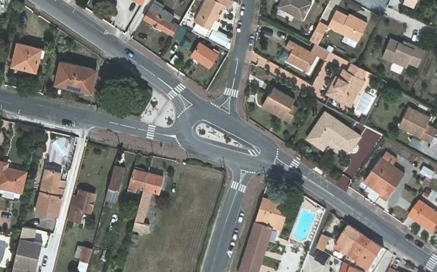 Vue aérienne du Rond-point anonyme n°93544452