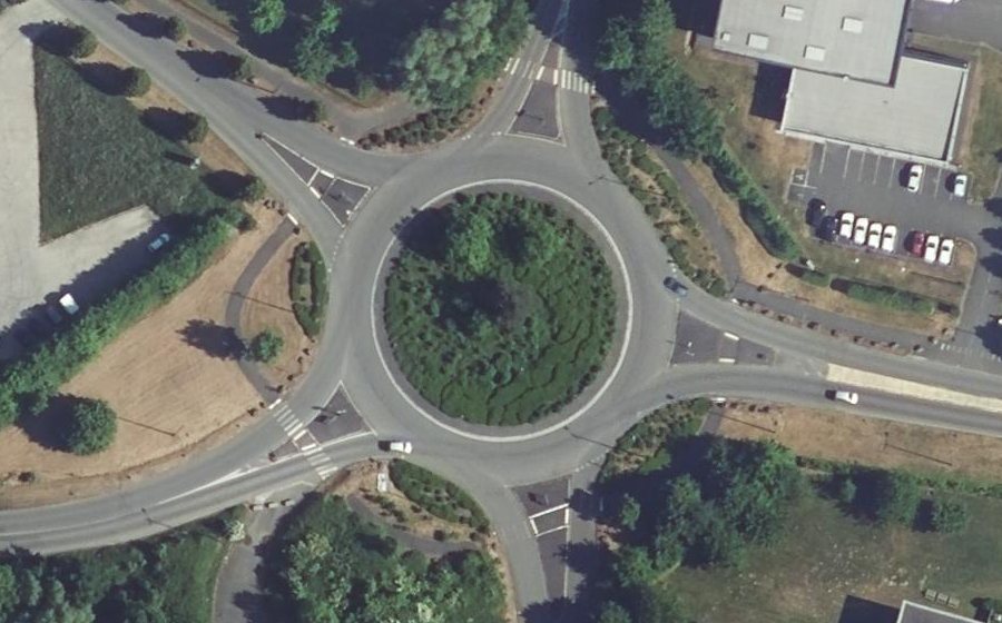 Vue aérienne du Rond-point anonyme n°935756325