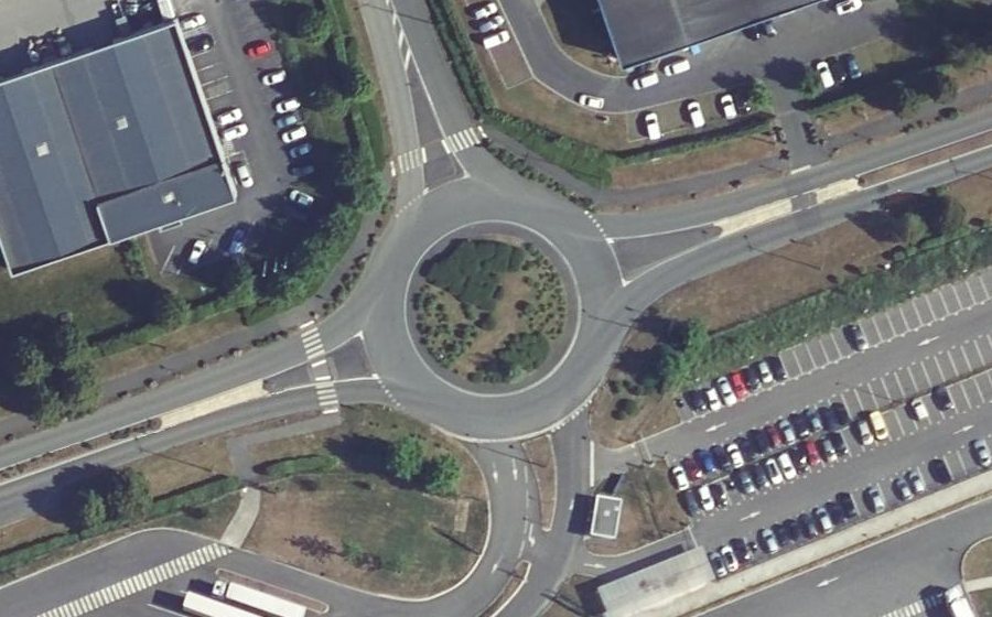 Vue aérienne du Rond-point anonyme n°935756335